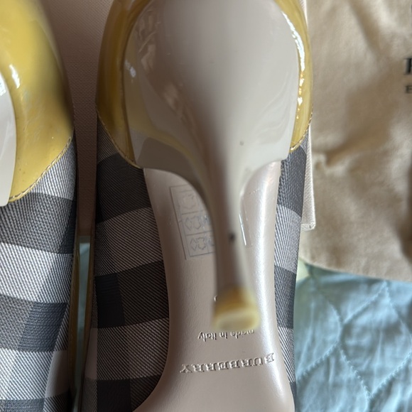 Burberry Designer Heels - Picture 3 of 9